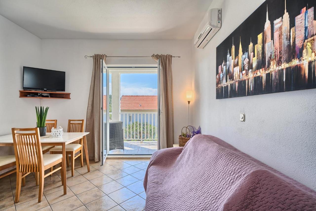 חוואר Apartments Irena מראה חיצוני תמונה