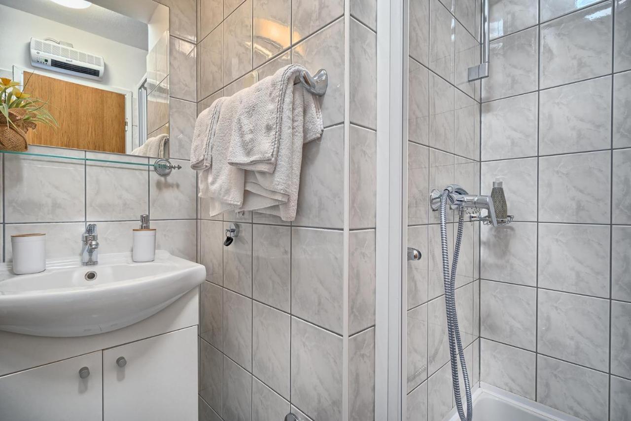 חוואר Apartments Irena מראה חיצוני תמונה