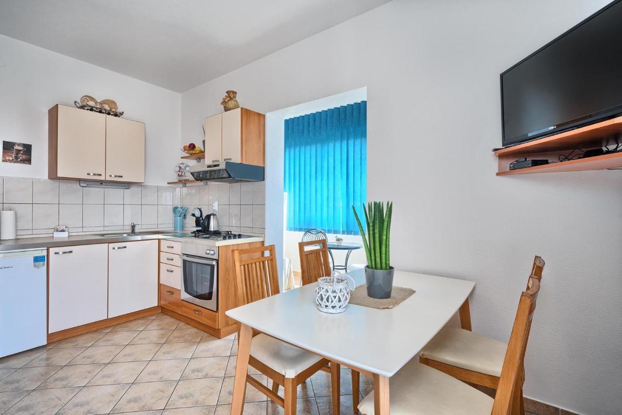 חוואר Apartments Irena מראה חיצוני תמונה