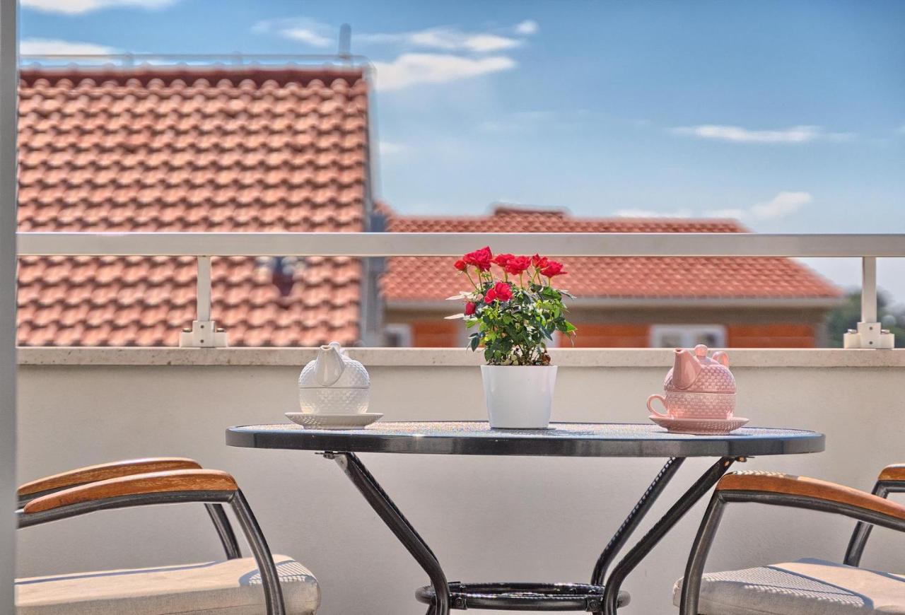 חוואר Apartments Irena מראה חיצוני תמונה