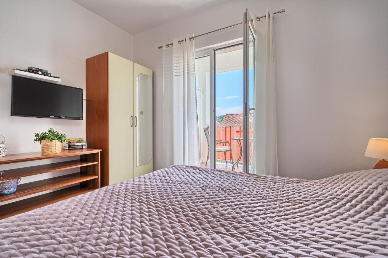 חוואר Apartments Irena מראה חיצוני תמונה