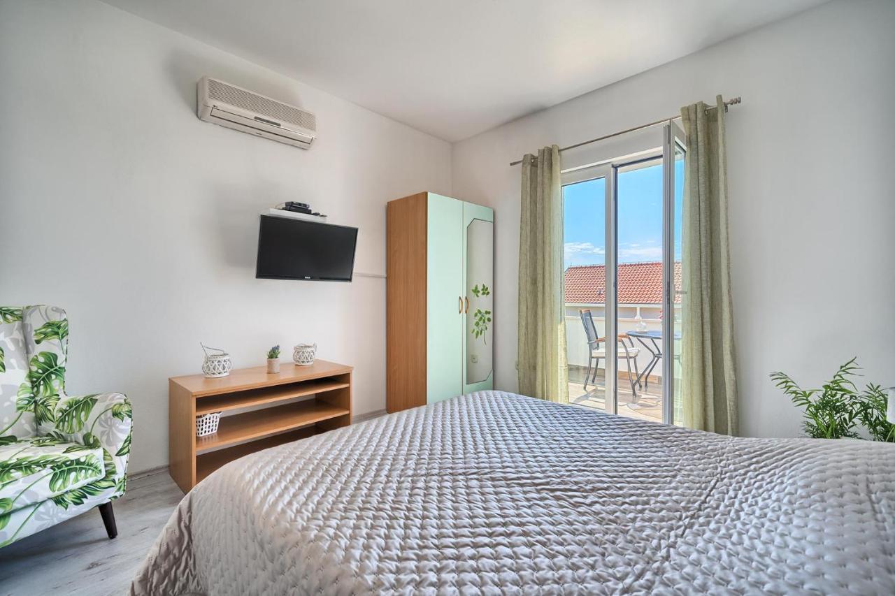 חוואר Apartments Irena מראה חיצוני תמונה