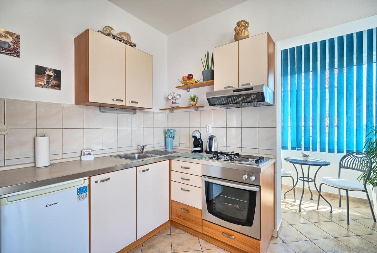 חוואר Apartments Irena מראה חיצוני תמונה