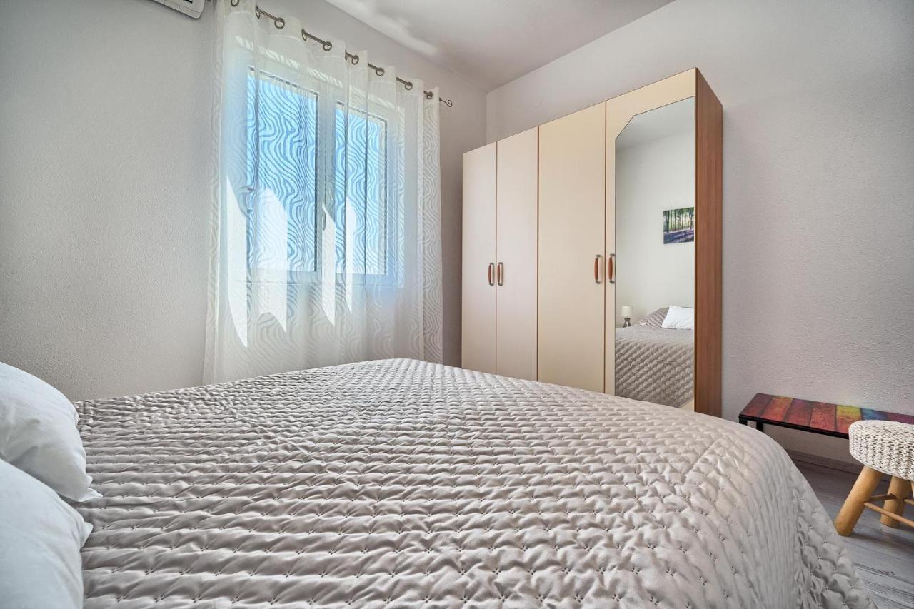 חוואר Apartments Irena מראה חיצוני תמונה