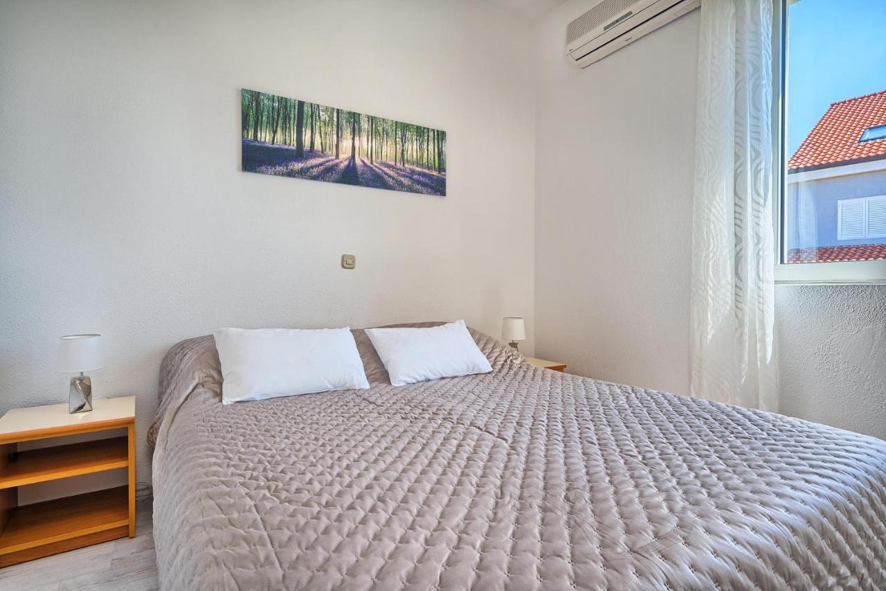חוואר Apartments Irena מראה חיצוני תמונה