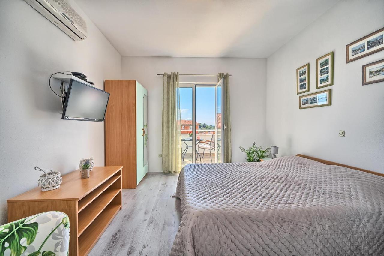 חוואר Apartments Irena מראה חיצוני תמונה