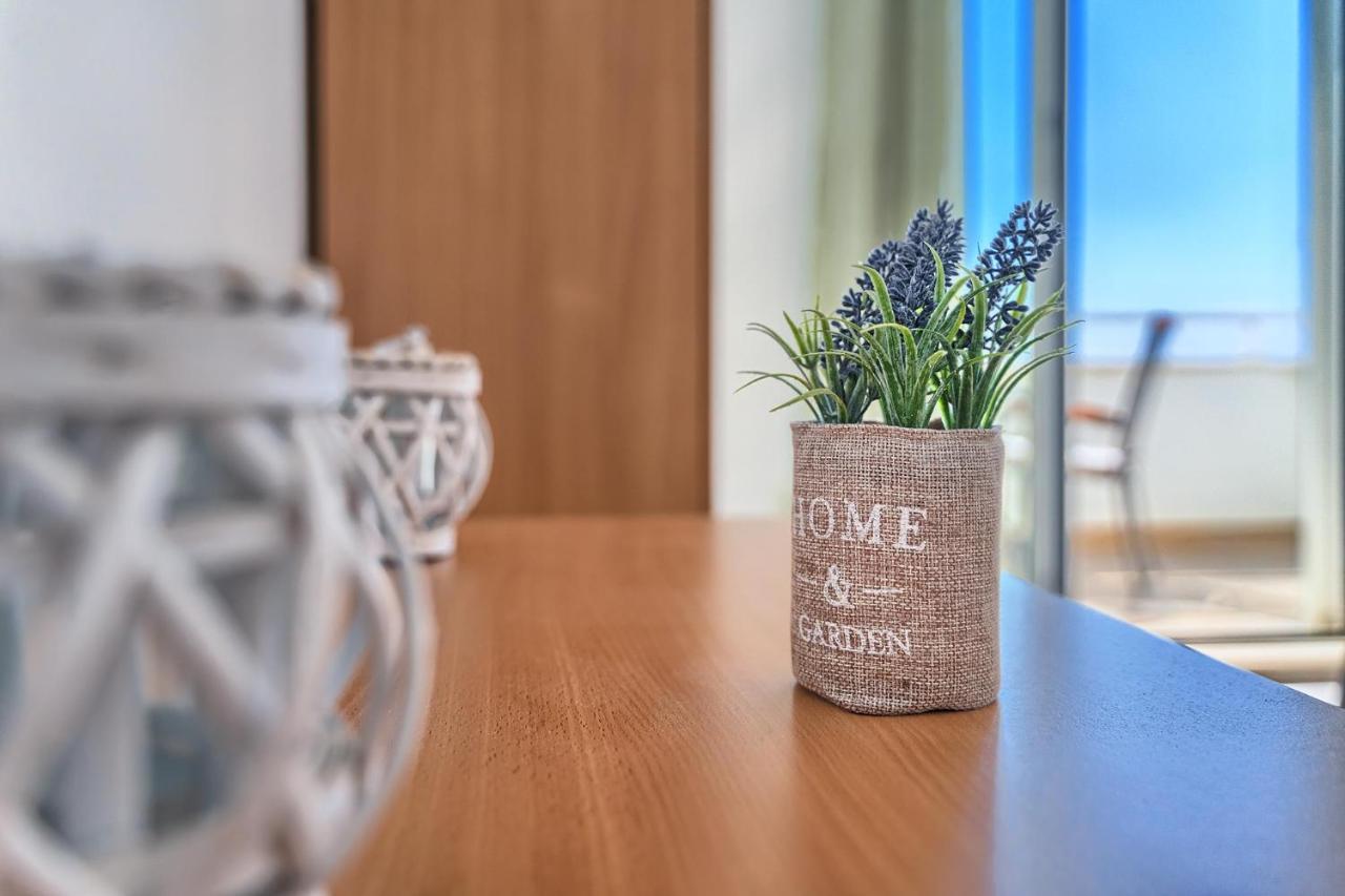 חוואר Apartments Irena מראה חיצוני תמונה