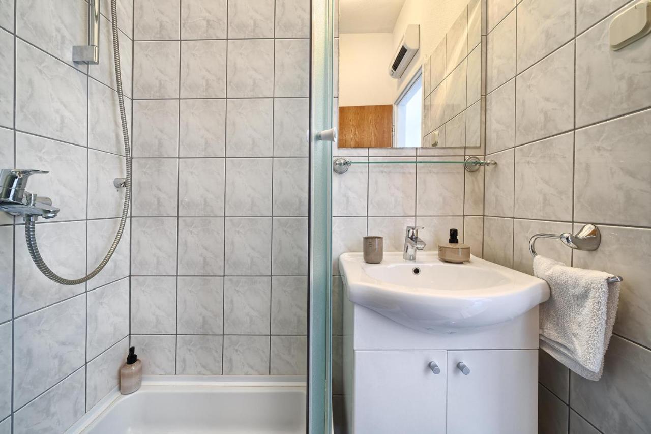 חוואר Apartments Irena מראה חיצוני תמונה